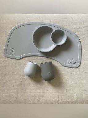 Stokke ezpz Silicone Placemat Bowls and cups Set in Light Gray